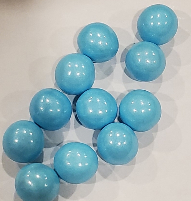 # 264 chocolat sixlet bleu 2.19/100g bonbonniere